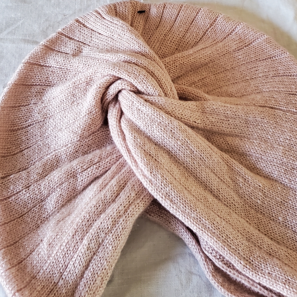 Pinky peach knit cap
